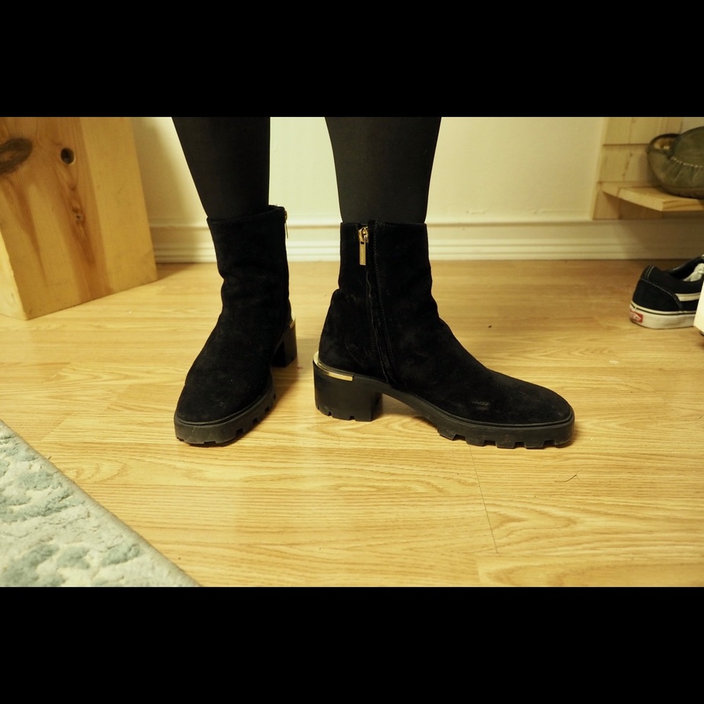 Jimmy Choo Cruz Flat Bootie QS0 - 202 - Picture 3 of 8